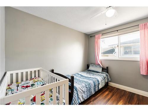 8 Canterbury Drive, St. Catharines, ON - Indoor Photo Showing Bedroom