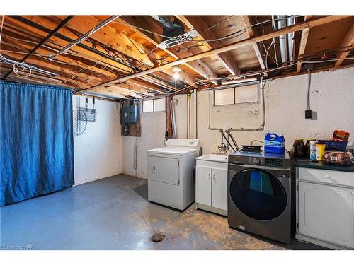 8 Canterbury Drive, St. Catharines, ON - Indoor Photo Showing Laundry Room