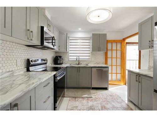 8 Canterbury Drive, St. Catharines, ON - Indoor Photo Showing Kitchen With Stainless Steel Kitchen With Upgraded Kitchen