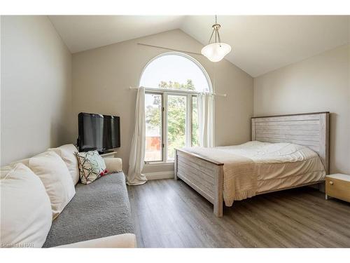 309 Queenston Street, St. Catharines, ON - Indoor Photo Showing Bedroom