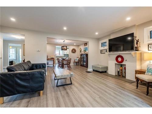 309 Queenston Street, St. Catharines, ON - Indoor Photo Showing Living Room