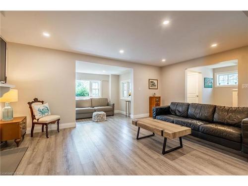 309 Queenston Street, St. Catharines, ON - Indoor Photo Showing Living Room