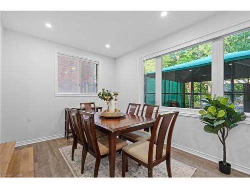 5707 Brookfield Avenue, Niagara Falls, ON - Indoor Photo Showing Dining Room