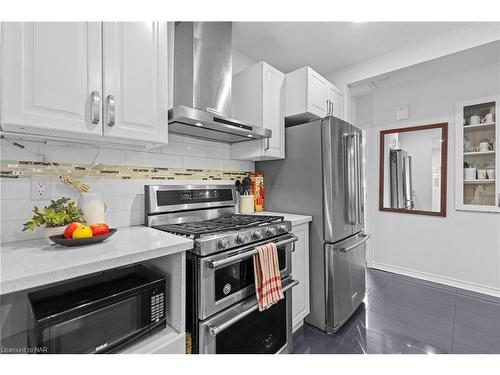 5707 Brookfield Avenue, Niagara Falls, ON - Indoor Photo Showing Kitchen