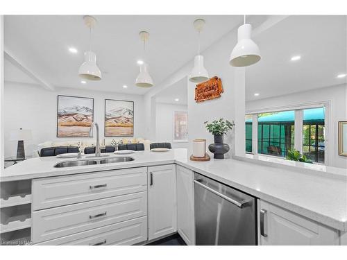 5707 Brookfield Avenue, Niagara Falls, ON - Indoor Photo Showing Kitchen With Double Sink