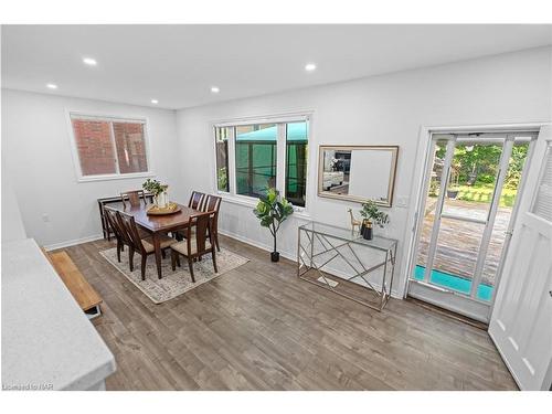 5707 Brookfield Avenue, Niagara Falls, ON - Indoor Photo Showing Dining Room