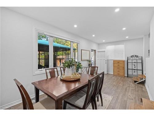 5707 Brookfield Avenue, Niagara Falls, ON - Indoor Photo Showing Dining Room