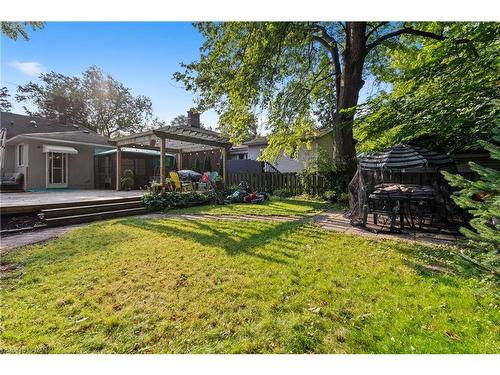 5707 Brookfield Avenue, Niagara Falls, ON - Outdoor With Deck Patio Veranda