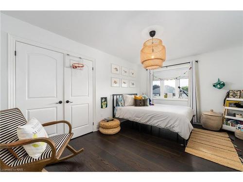 8 Runnymede Road, Port Colborne, ON - Indoor Photo Showing Bedroom