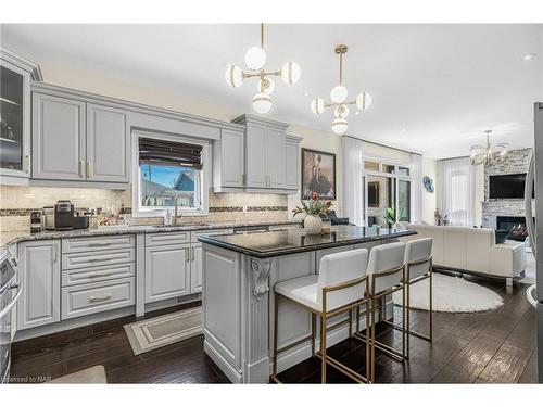 14 Tuscany Court, St. Catharines, ON - Indoor Photo Showing Kitchen With Upgraded Kitchen