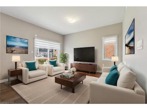 24 Lamb Crescent, Thorold, ON - Indoor Photo Showing Living Room