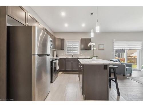 24 Lamb Crescent, Thorold, ON - Indoor Photo Showing Kitchen With Stainless Steel Kitchen With Upgraded Kitchen