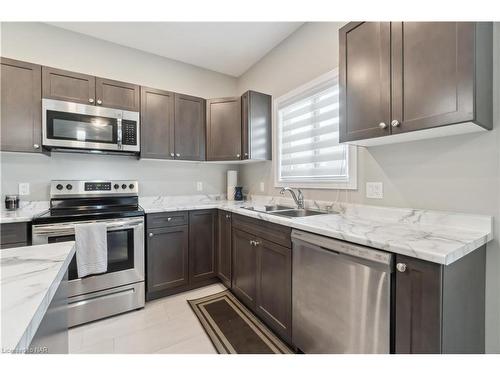 24 Lamb Crescent, Thorold, ON - Indoor Photo Showing Kitchen With Stainless Steel Kitchen With Double Sink