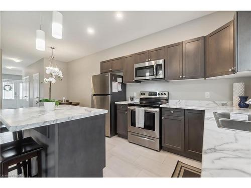 24 Lamb Crescent, Thorold, ON - Indoor Photo Showing Kitchen With Stainless Steel Kitchen