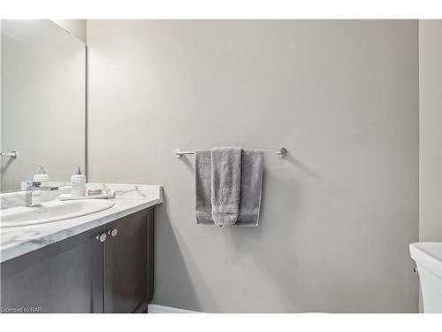 24 Lamb Crescent, Thorold, ON - Indoor Photo Showing Bathroom