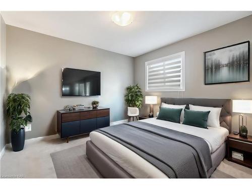 24 Lamb Crescent, Thorold, ON - Indoor Photo Showing Bedroom