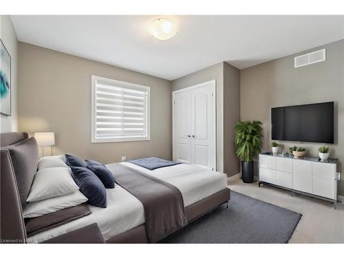 24 Lamb Crescent, Thorold, ON - Indoor Photo Showing Bedroom