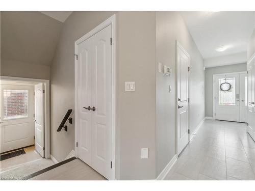 24 Lamb Crescent, Thorold, ON - Indoor Photo Showing Other Room