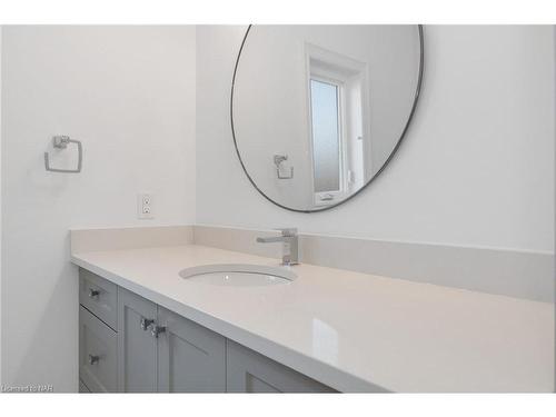 203 Elmwood Avenue, Fort Erie, ON - Indoor Photo Showing Bathroom