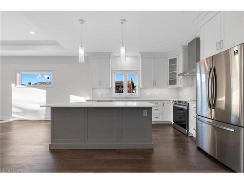 203 Elmwood Avenue, Fort Erie, ON - Indoor Photo Showing Kitchen With Upgraded Kitchen