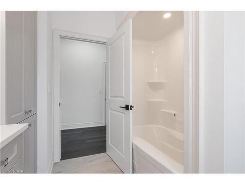 203 Elmwood Avenue, Fort Erie, ON - Indoor Photo Showing Bathroom