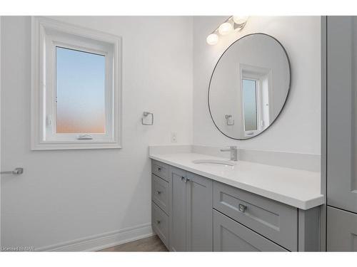 203 Elmwood Avenue, Fort Erie, ON - Indoor Photo Showing Bathroom