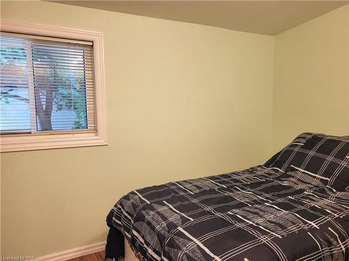 380 Washington Road, Fort Erie, ON - Indoor Photo Showing Bedroom