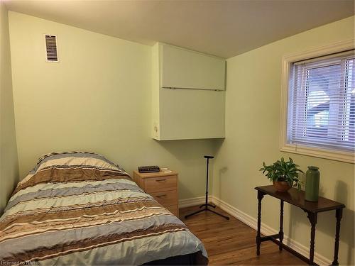 380 Washington Road, Fort Erie, ON - Indoor Photo Showing Bedroom