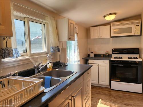 380 Washington Road, Fort Erie, ON - Indoor Photo Showing Kitchen With Double Sink