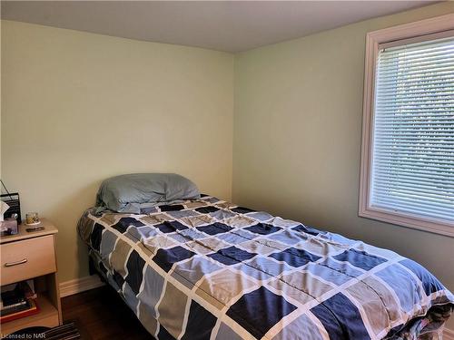 380 Washington Road, Fort Erie, ON - Indoor Photo Showing Bedroom