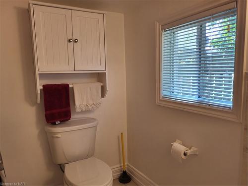 380 Washington Road, Fort Erie, ON - Indoor Photo Showing Bathroom