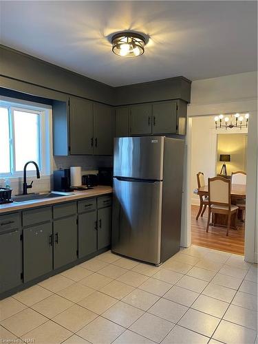 5777 Spring Street, Niagara Falls, ON - Indoor Photo Showing Kitchen With Double Sink