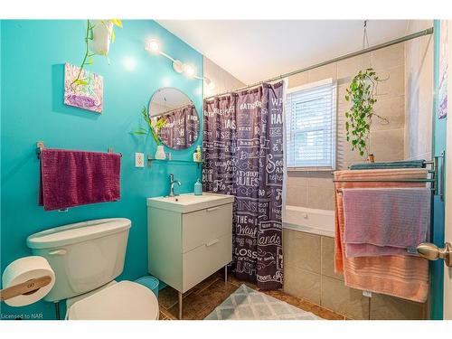 12 Byron Place, St. Catharines, ON - Indoor Photo Showing Bathroom