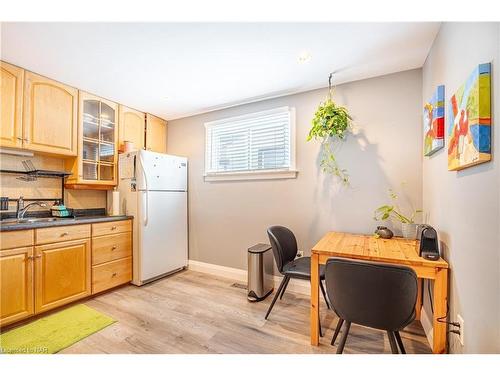 12 Byron Place, St. Catharines, ON - Indoor Photo Showing Kitchen