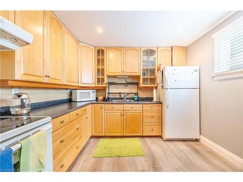 12 Byron Place, St. Catharines, ON - Indoor Photo Showing Kitchen