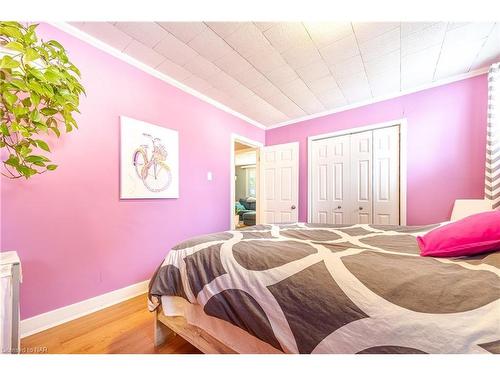 12 Byron Place, St. Catharines, ON - Indoor Photo Showing Bedroom