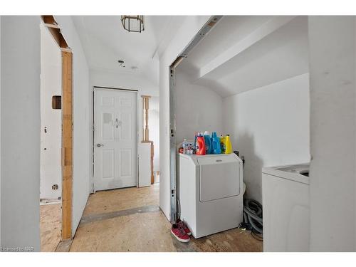 4124 Terrace Avenue, Niagara Falls, ON - Indoor Photo Showing Laundry Room