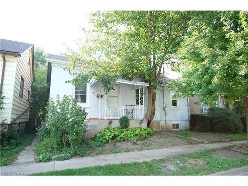 (Main Floor)-9 Woodland Avenue, St. Catharines, ON - Outdoor