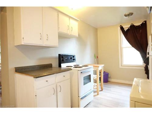 (Main Floor)-9 Woodland Avenue, St. Catharines, ON - Indoor Photo Showing Kitchen