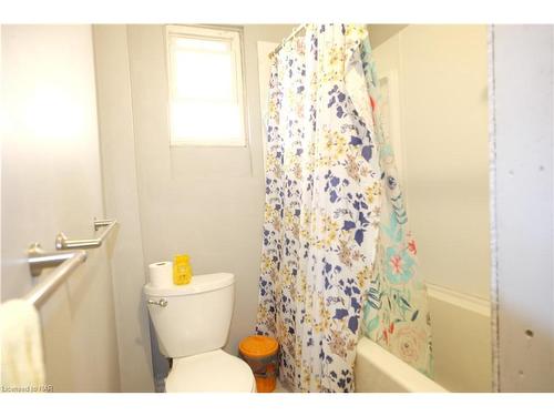 (Main Floor)-9 Woodland Avenue, St. Catharines, ON - Indoor Photo Showing Bathroom