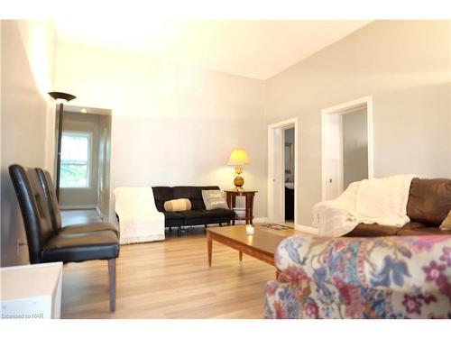 (Main Floor)-9 Woodland Avenue, St. Catharines, ON - Indoor