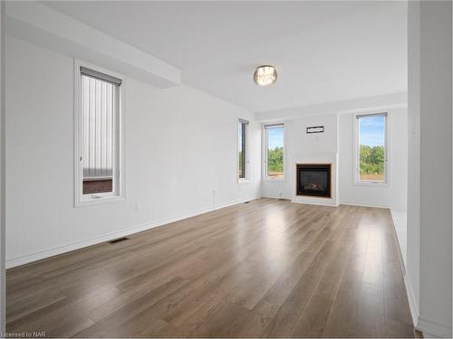 1478 Marina Drive, Fort Erie, ON - Indoor Photo Showing Living Room With Fireplace