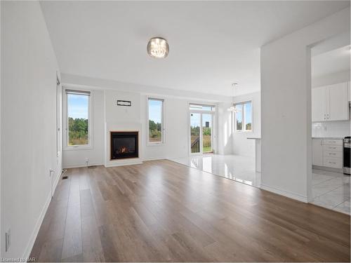 1478 Marina Drive, Fort Erie, ON - Indoor Photo Showing Living Room With Fireplace