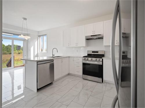 1478 Marina Drive, Fort Erie, ON - Indoor Photo Showing Kitchen