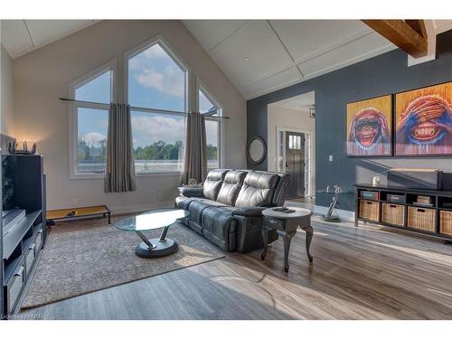 3921 Miller Rd, Port Colborne, ON - Indoor Photo Showing Living Room