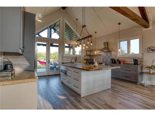 3921 Miller Rd, Port Colborne, ON - Indoor Photo Showing Kitchen With Upgraded Kitchen