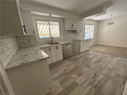 96 Leaside Drive, St. Catharines, ON - Indoor Photo Showing Kitchen