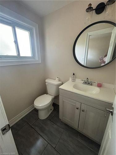 96 Leaside Drive, St. Catharines, ON - Indoor Photo Showing Bathroom