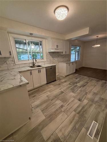 96 Leaside Drive, St. Catharines, ON - Indoor Photo Showing Kitchen