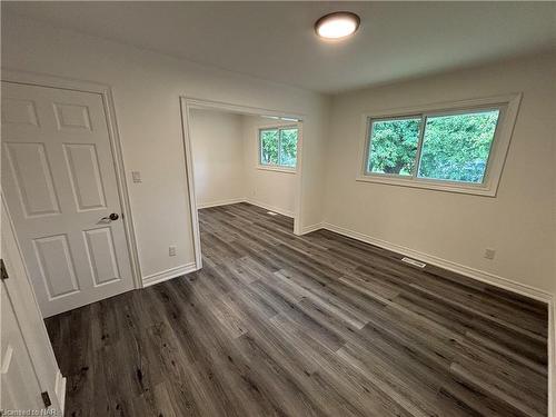 96 Leaside Drive, St. Catharines, ON - Indoor Photo Showing Other Room